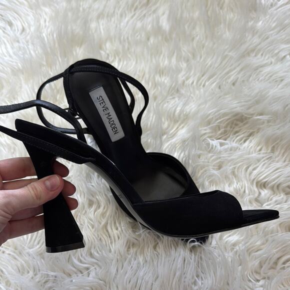 Steve Madden Beki Heel in Black Nubuck - Picture 6 of 11
